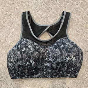 Like New 34D Maidenform Sports Bra